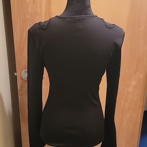 White House Black Market Black Cold Shoulder Ribbed Top Sz Med - Picture 3 of 8